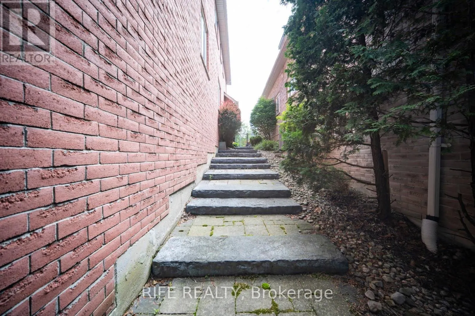 37 BURNDENFORD CRESCENT
