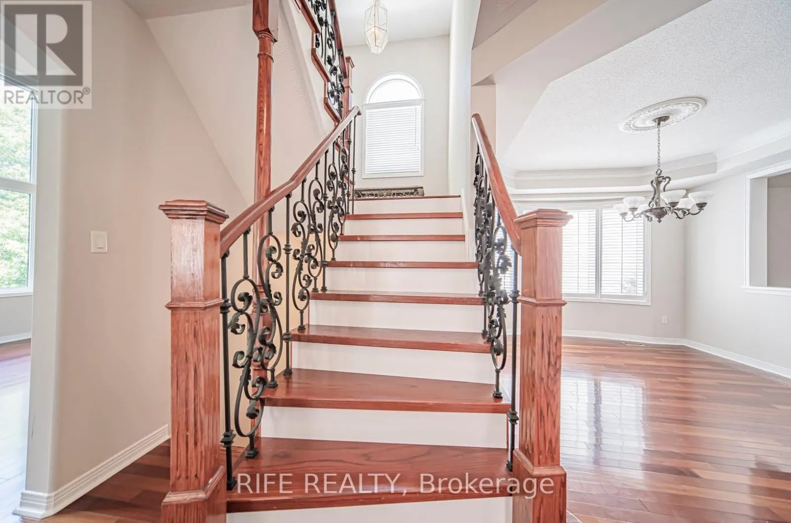 37 BURNDENFORD CRESCENT