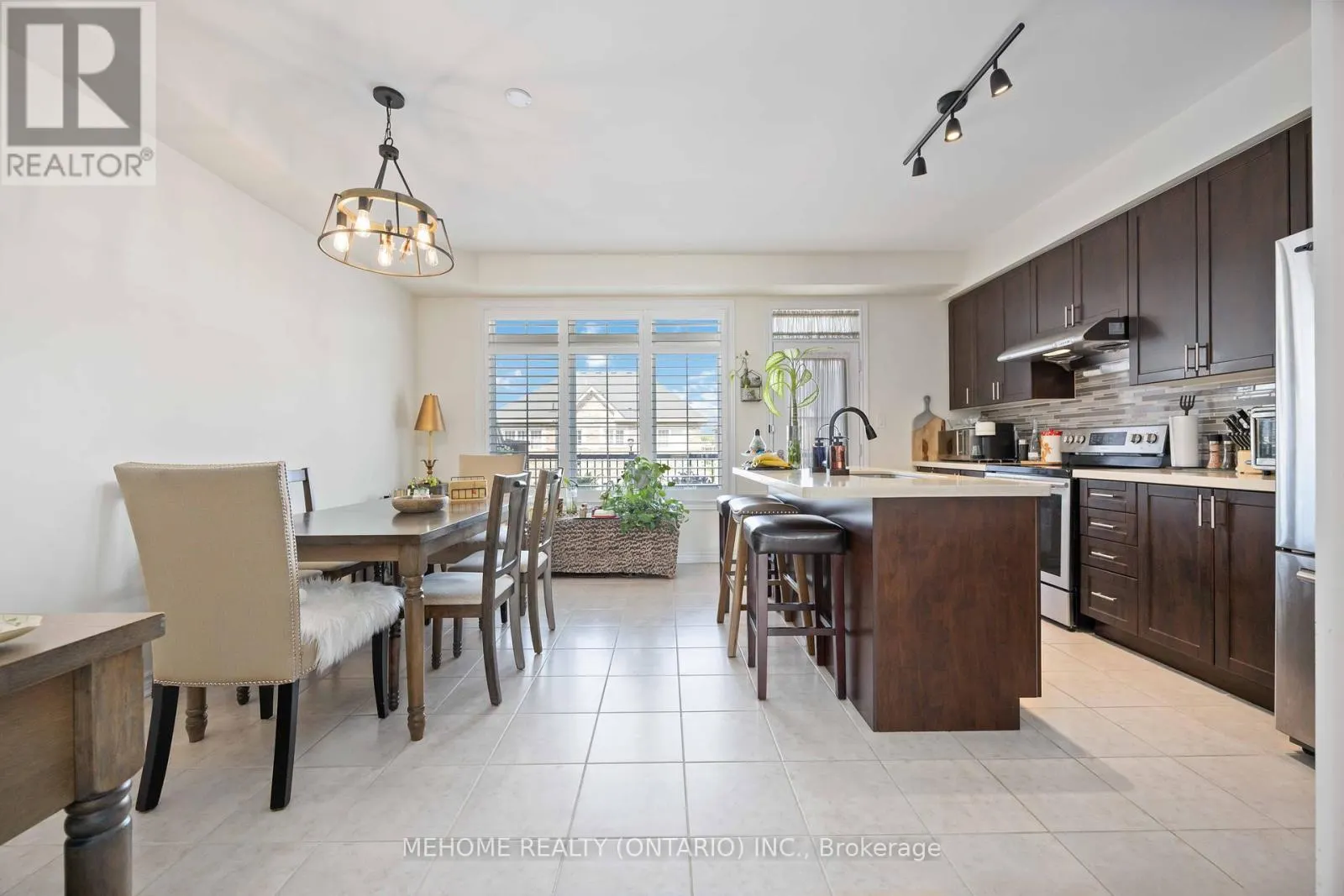 251 DUNDAS WAY