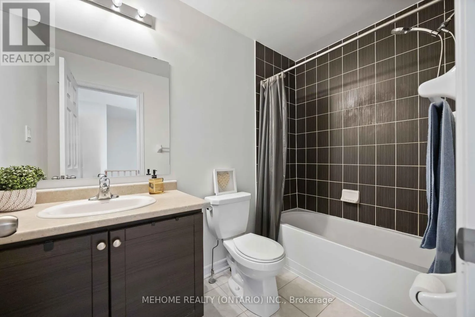 251 DUNDAS WAY
