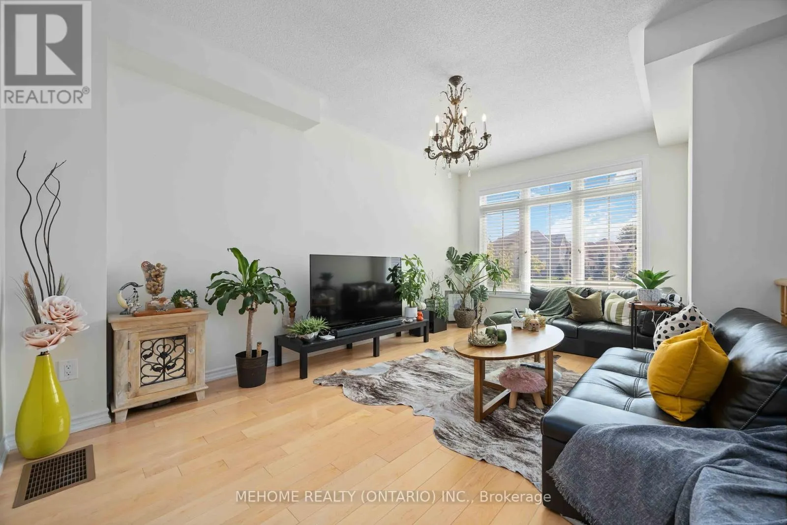 251 DUNDAS WAY