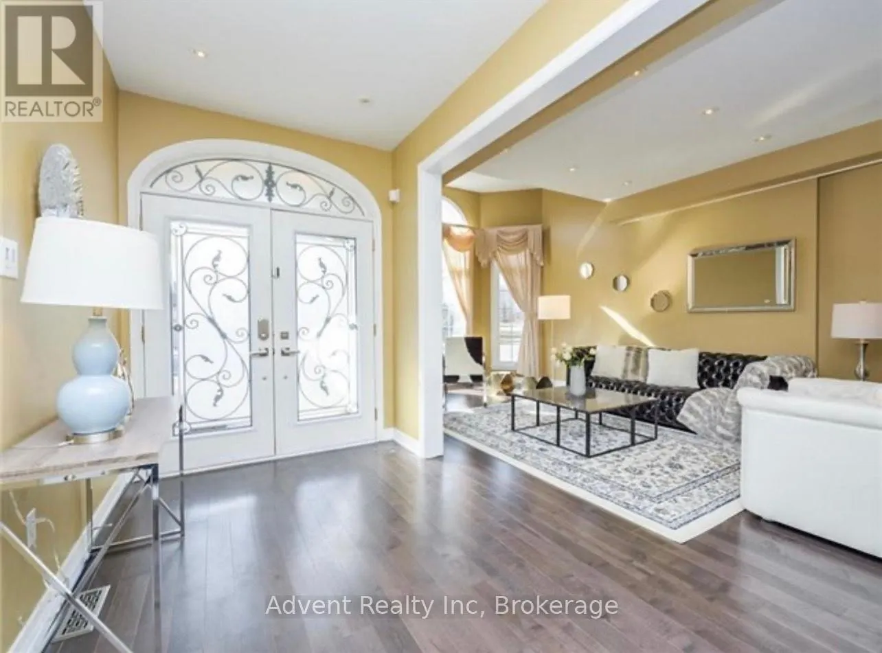 17 WARDEN WOODS COURT