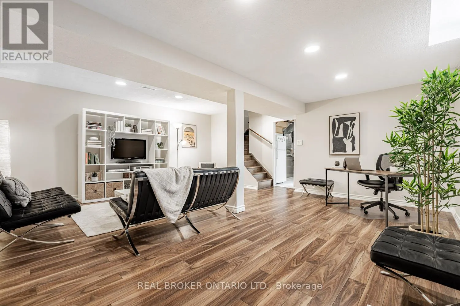 57 GLENMANOR WAY