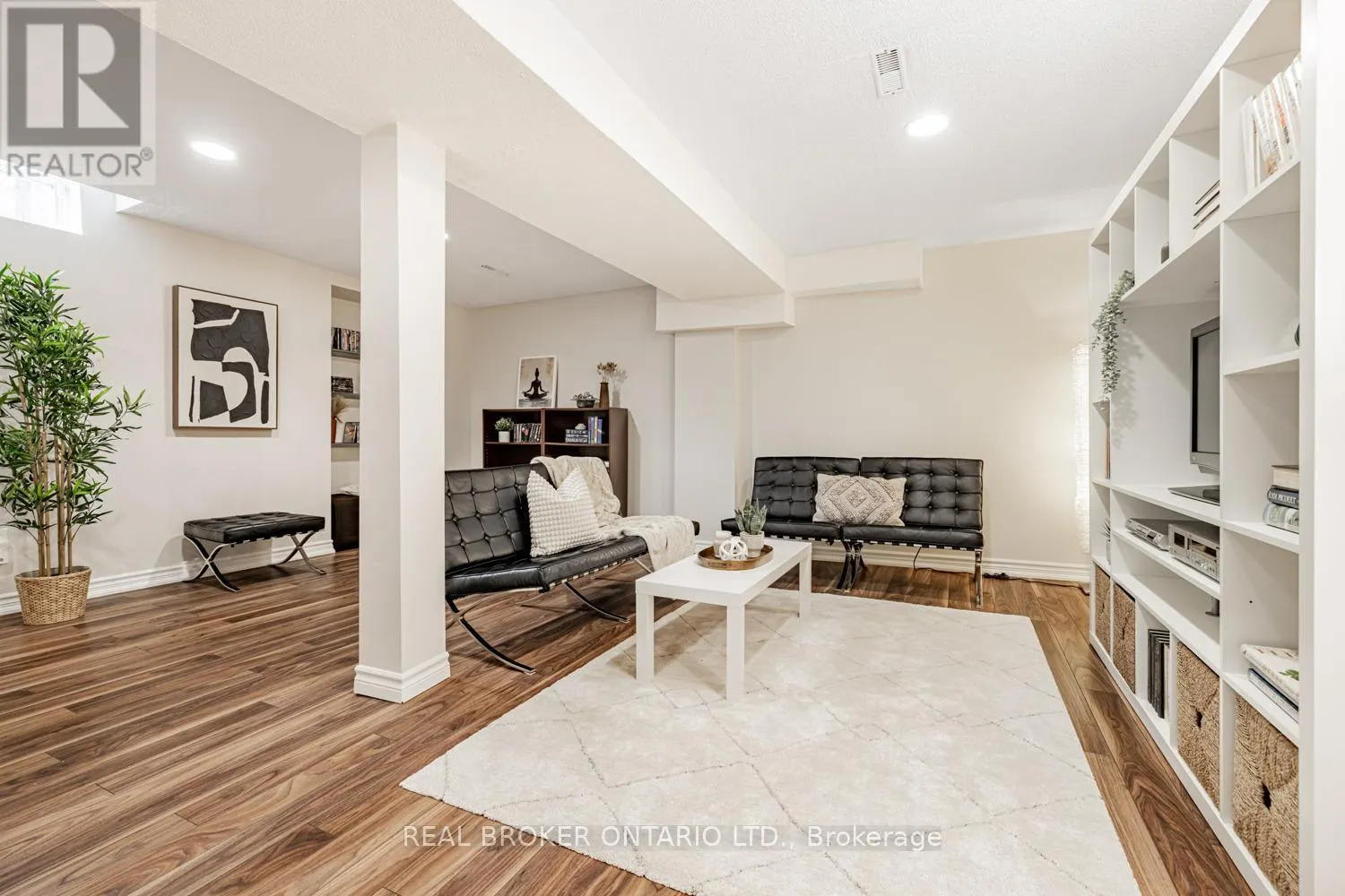 57 GLENMANOR WAY