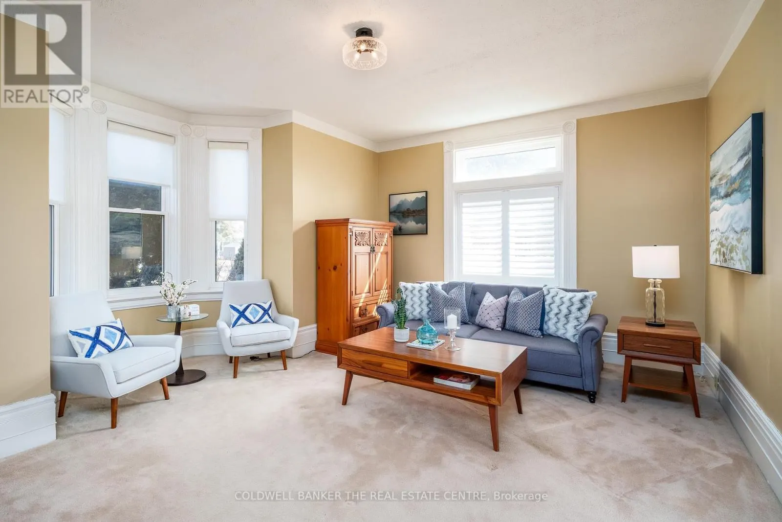 102 WELLINGTON STREET E