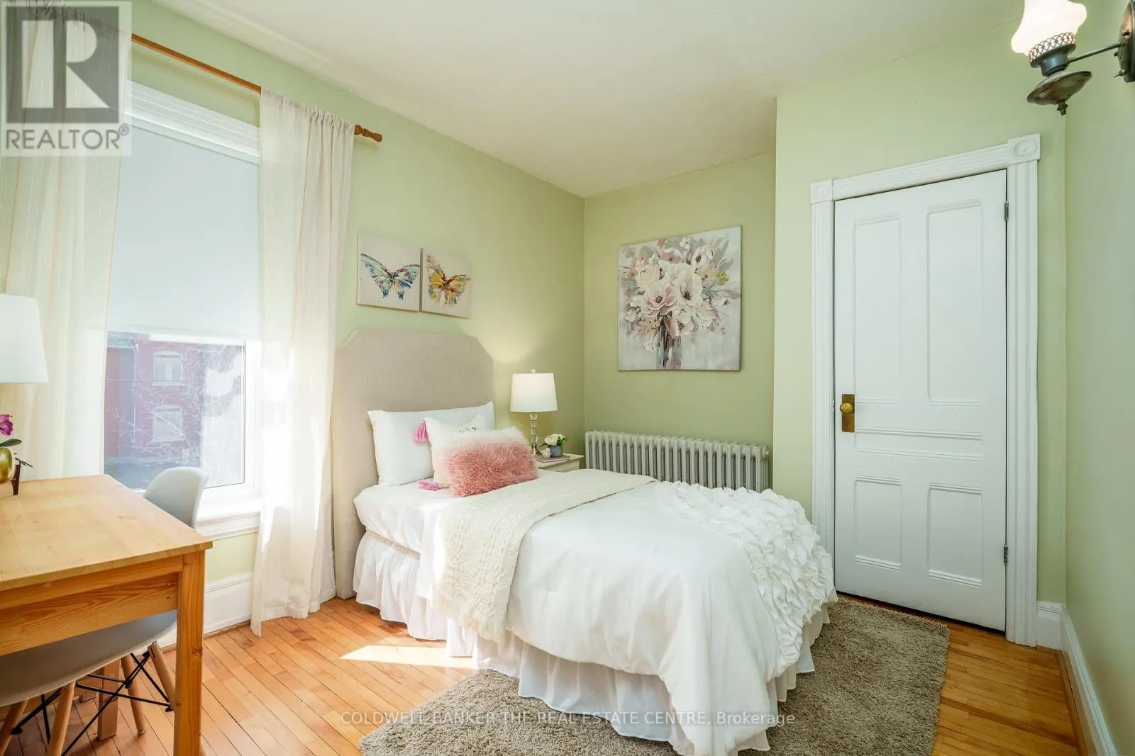 102 WELLINGTON STREET E