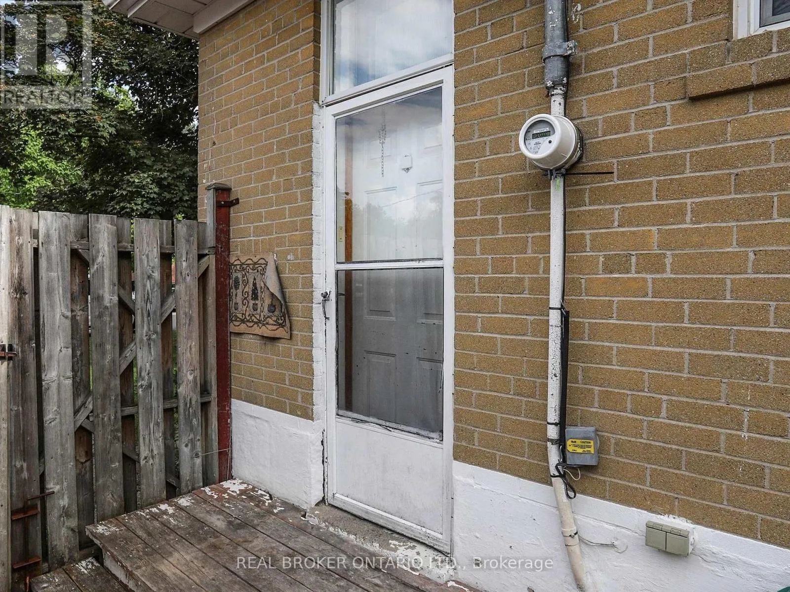 16 BAILEY CRESCENT