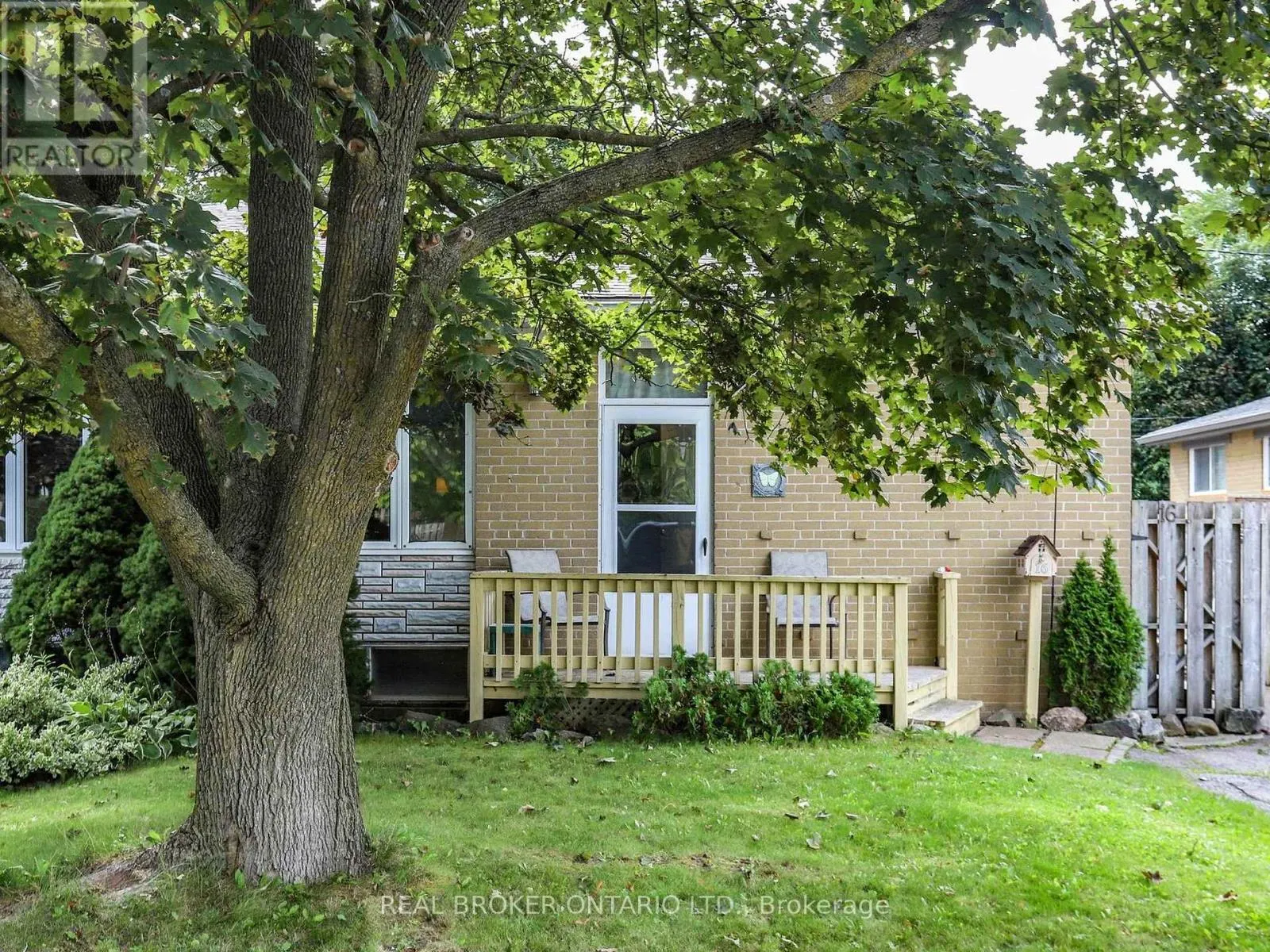 16 BAILEY CRESCENT