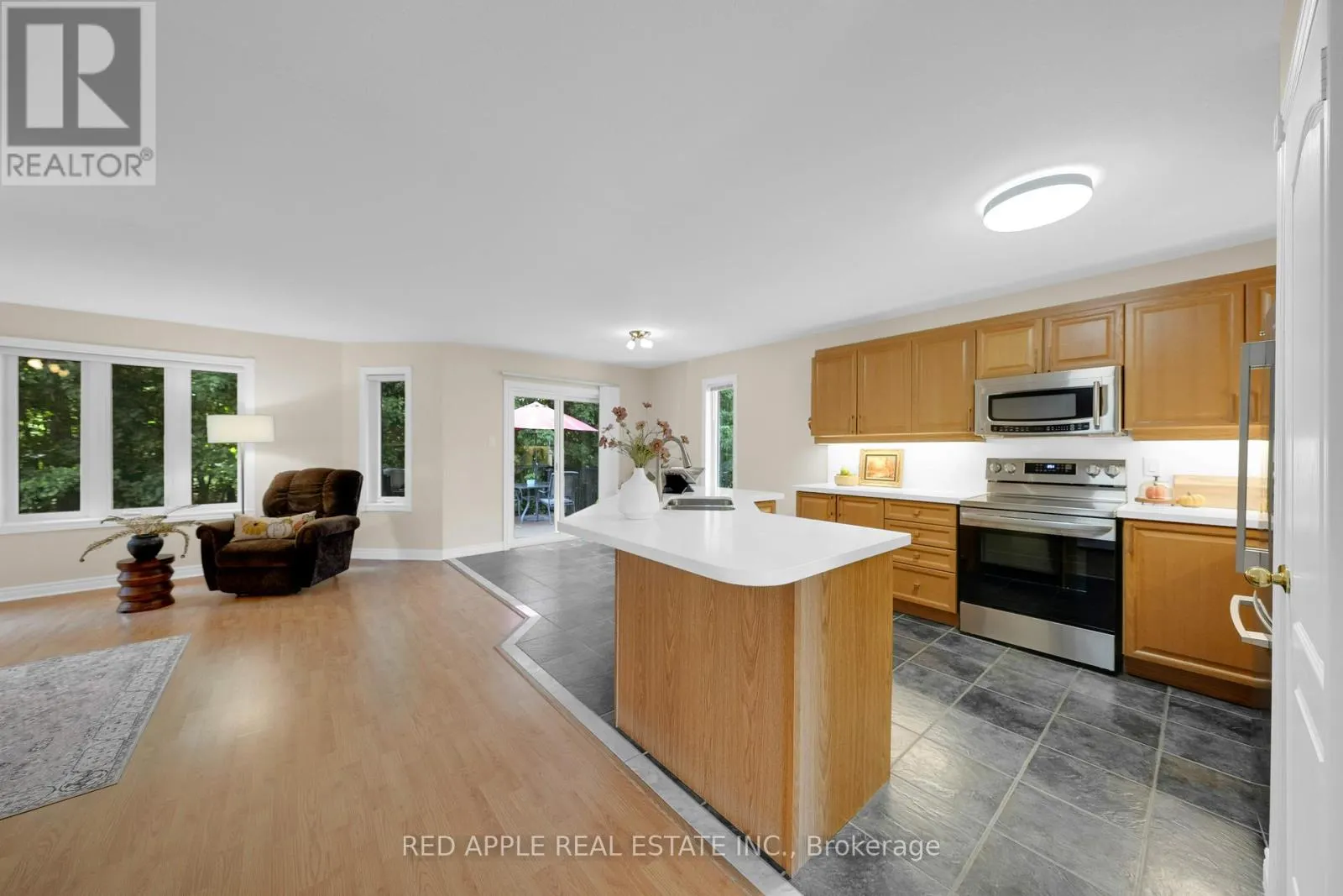 9 SUTHERLAND AVENUE