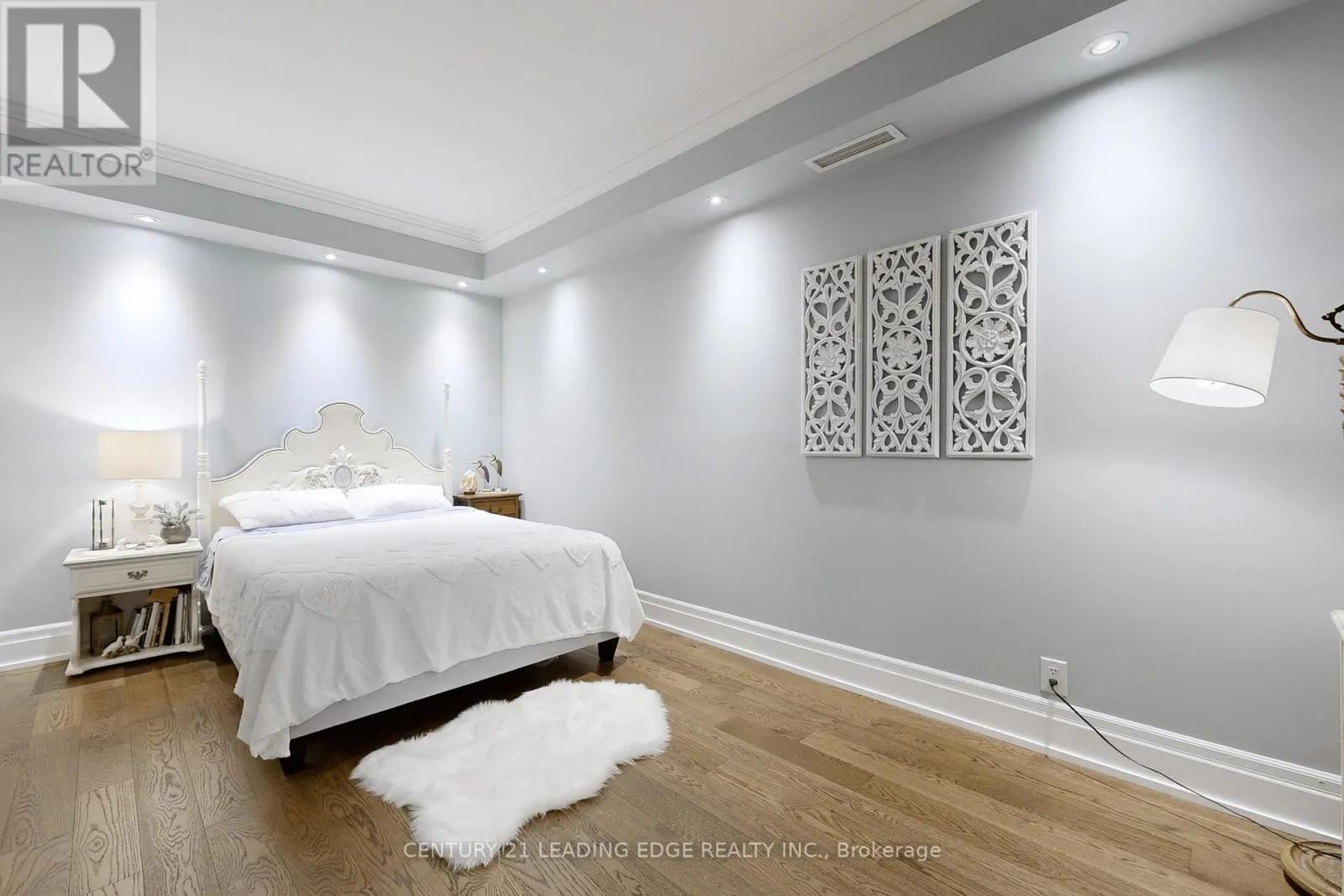 305 - 35 BAKER HILL BOULEVARD