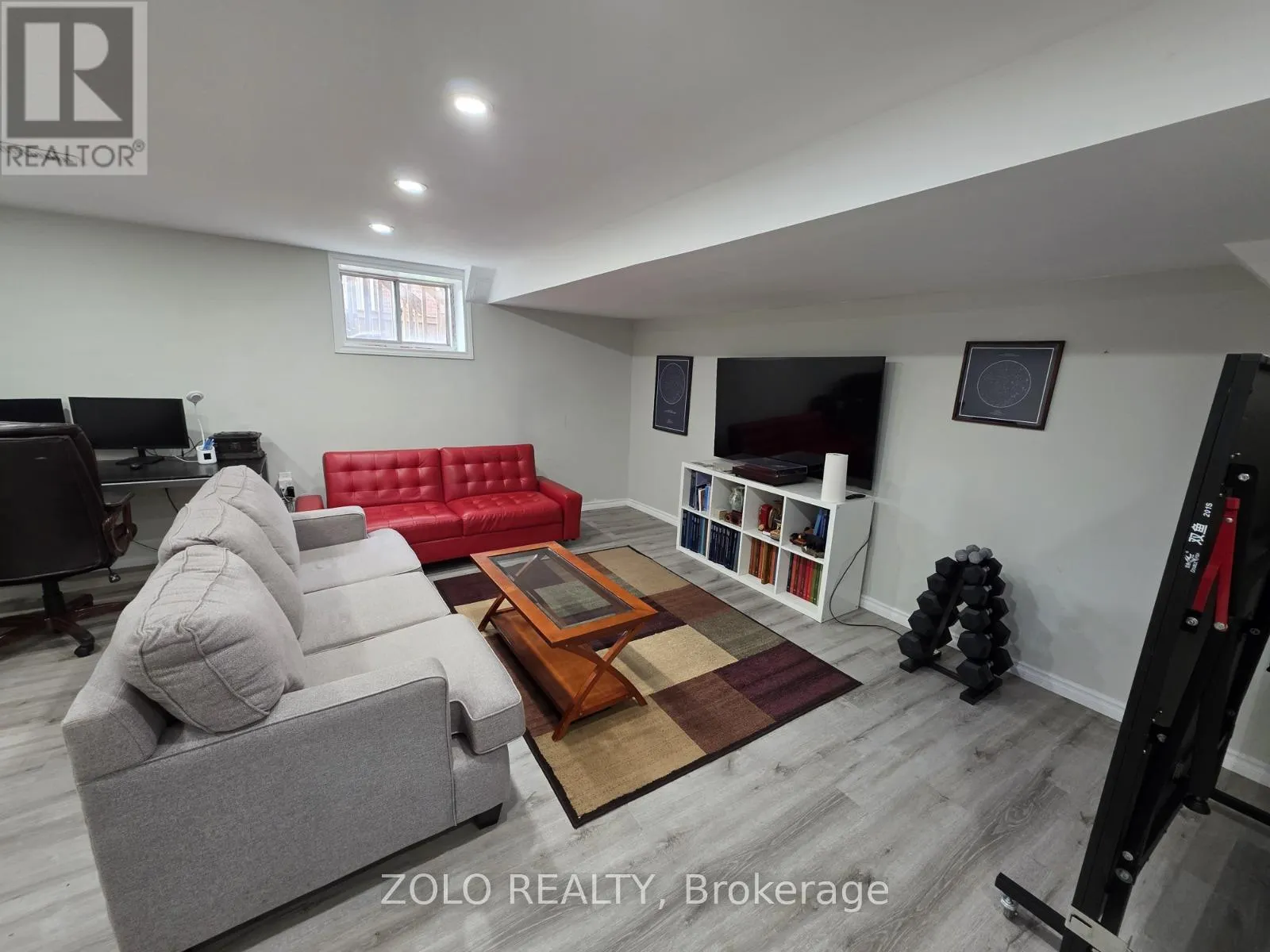 7 THORNAPPLE LANE