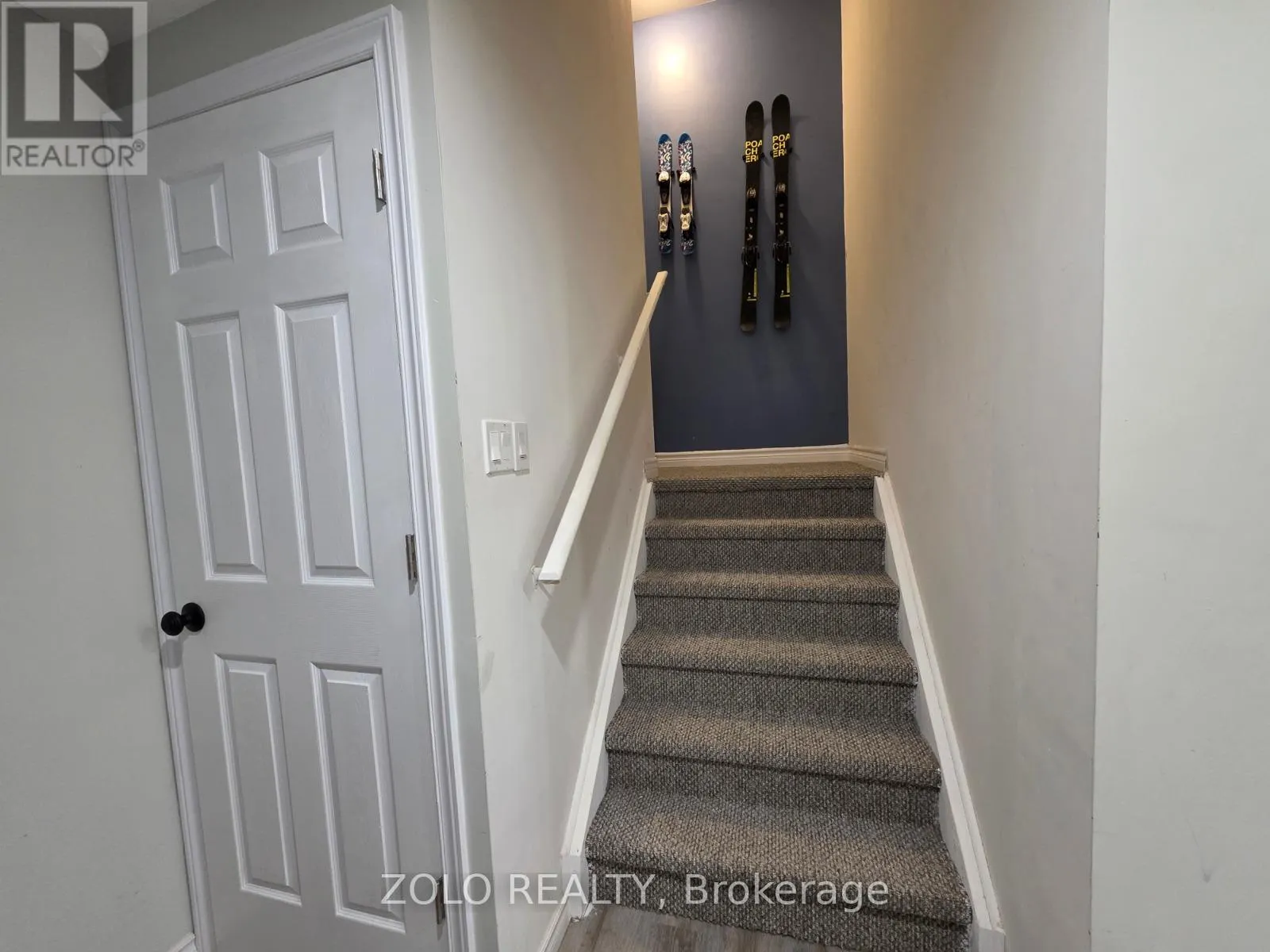 7 THORNAPPLE LANE