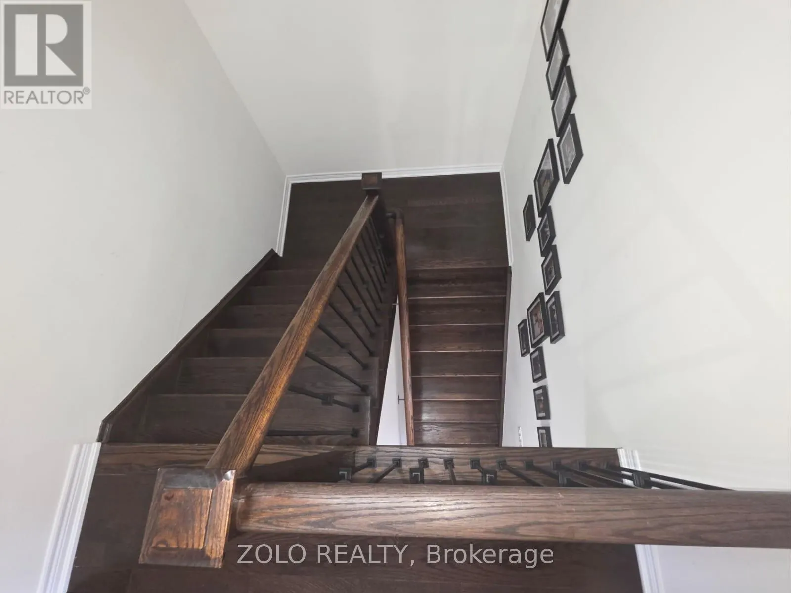 7 THORNAPPLE LANE