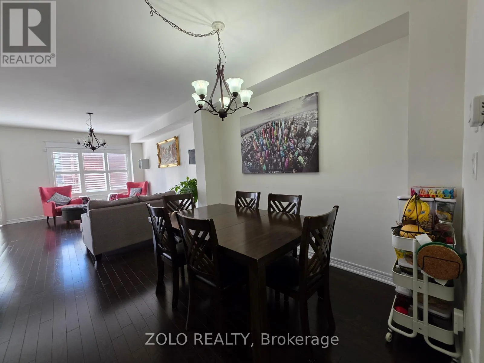 7 THORNAPPLE LANE