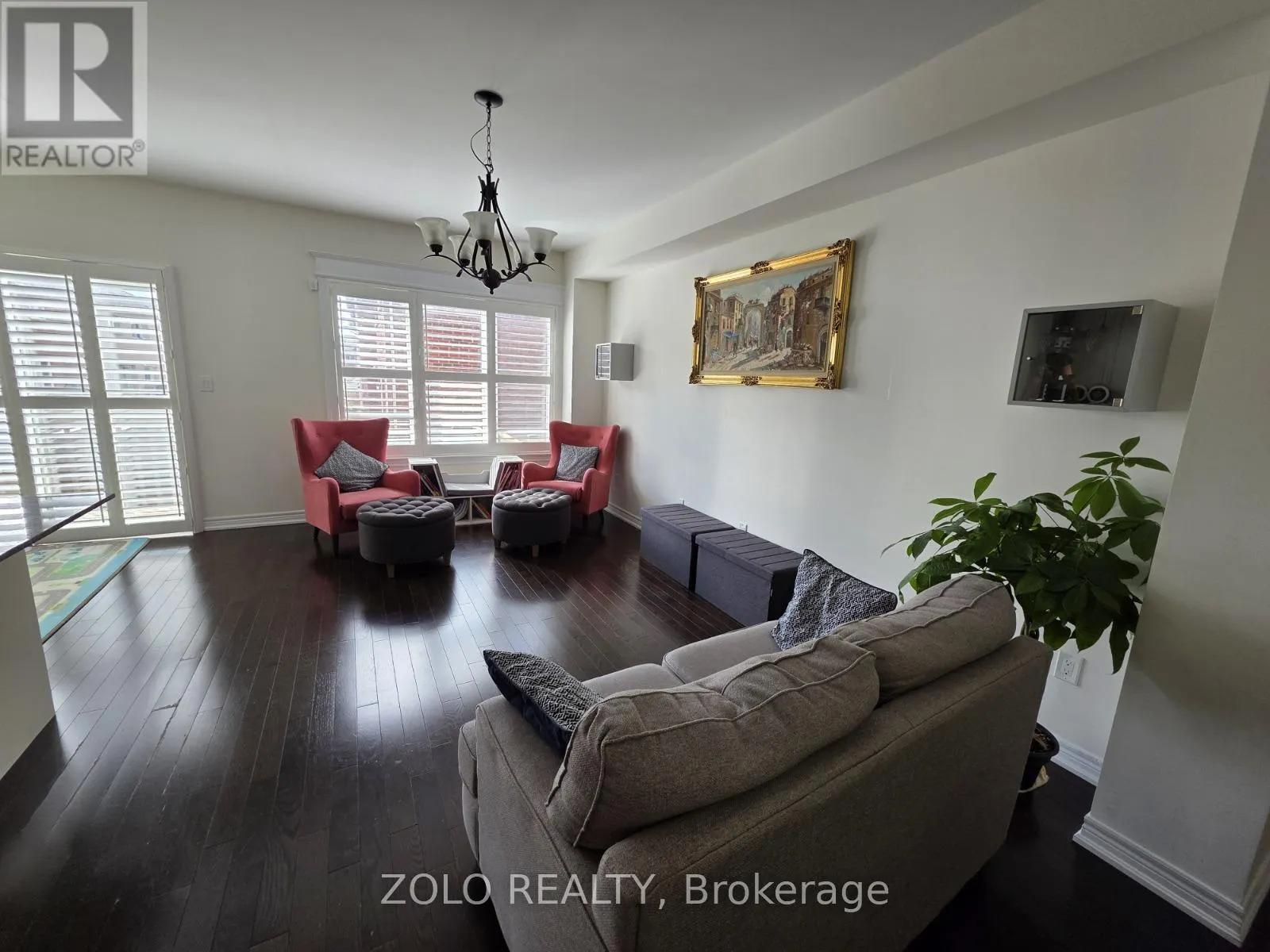 7 THORNAPPLE LANE