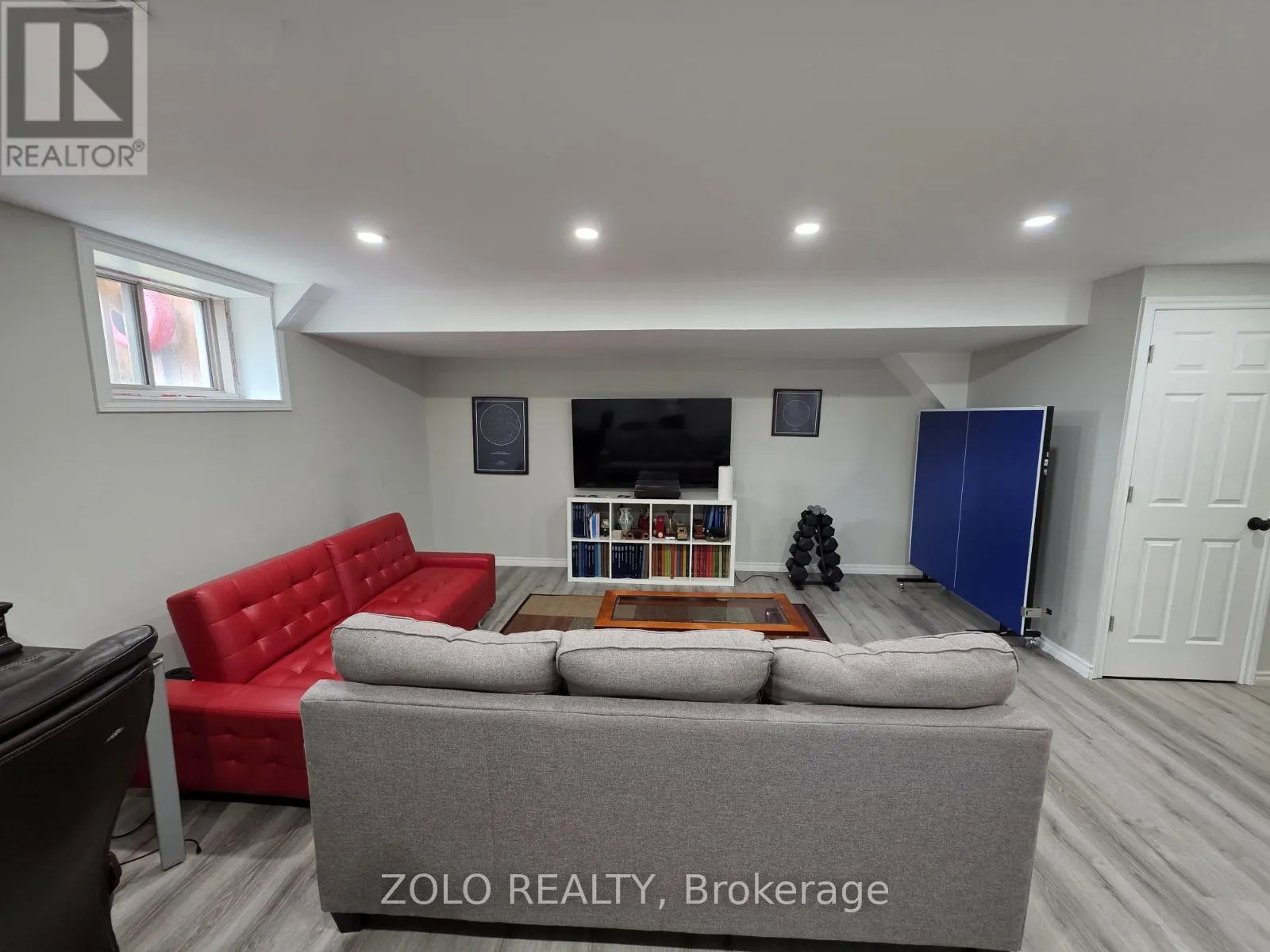 7 THORNAPPLE LANE