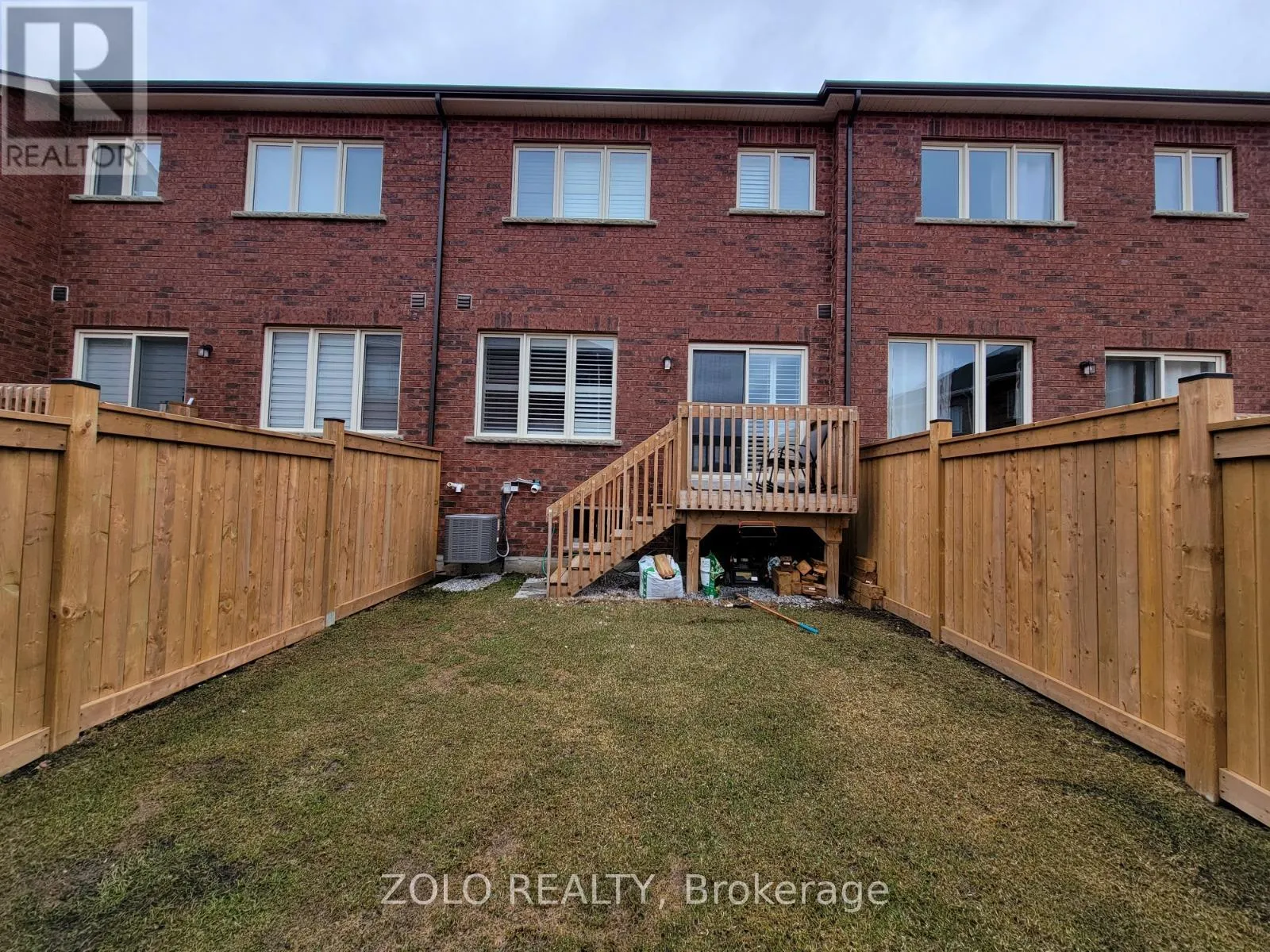 7 THORNAPPLE LANE