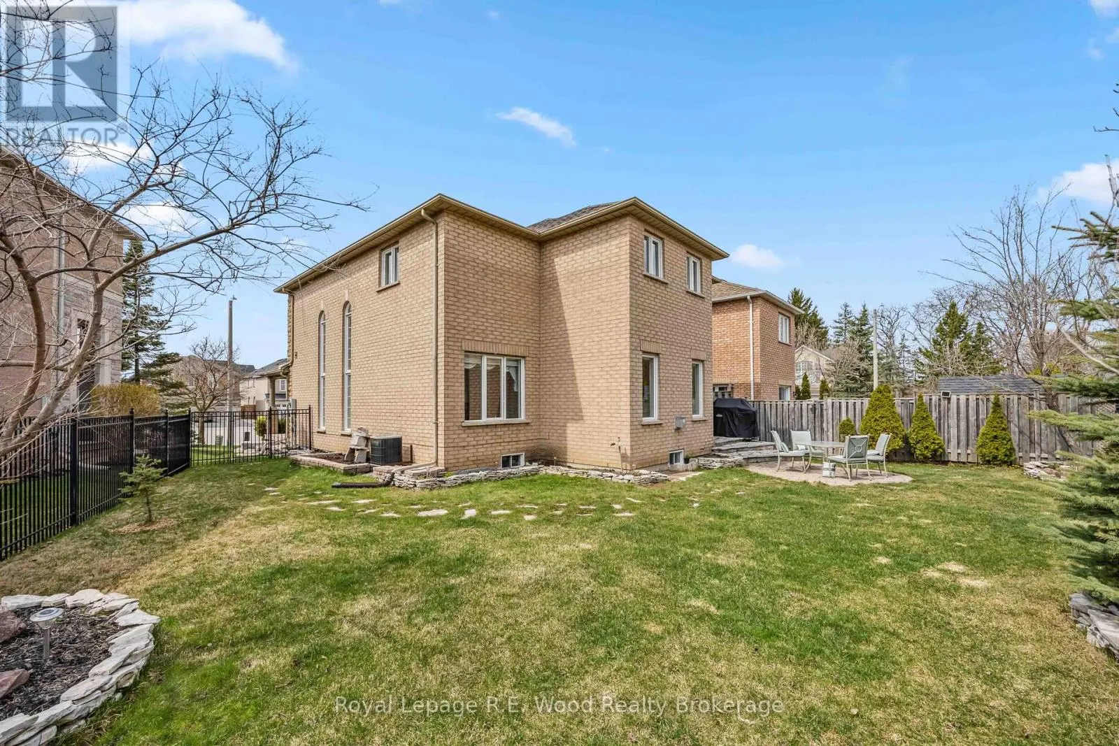 3 LORWOOD COURT