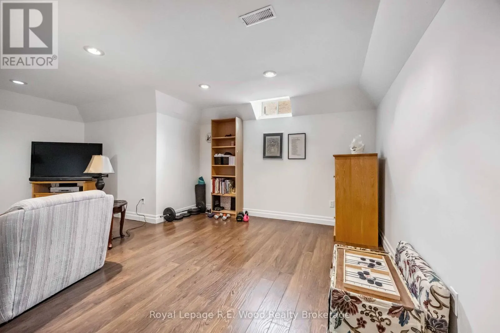 3 LORWOOD COURT