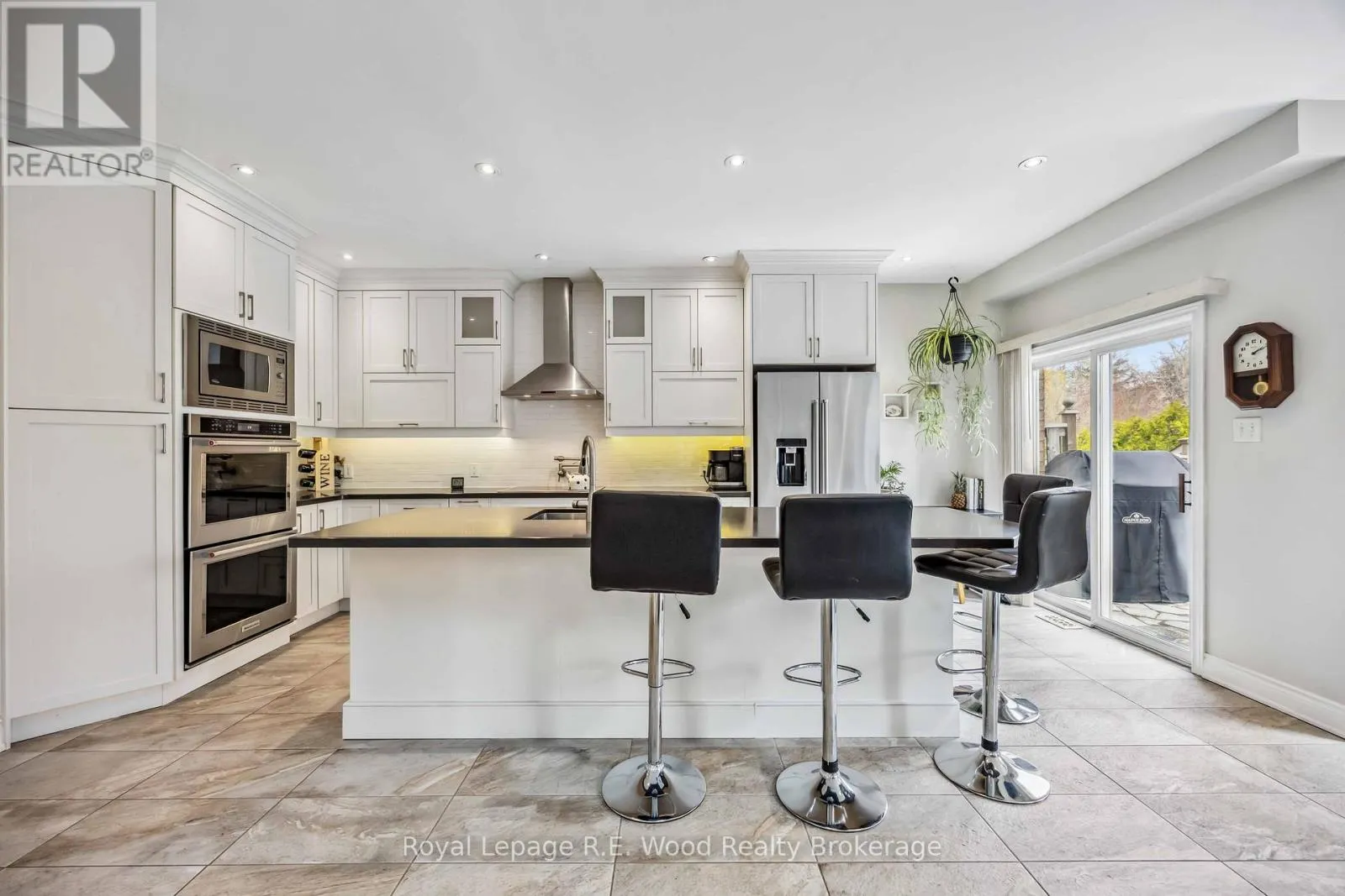 3 LORWOOD COURT