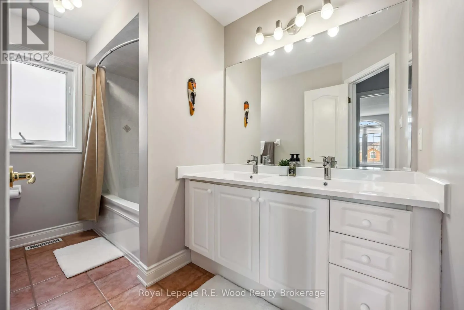 3 LORWOOD COURT