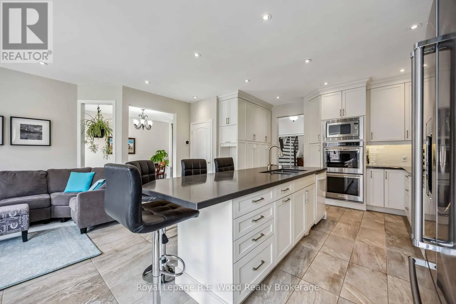 3 LORWOOD COURT