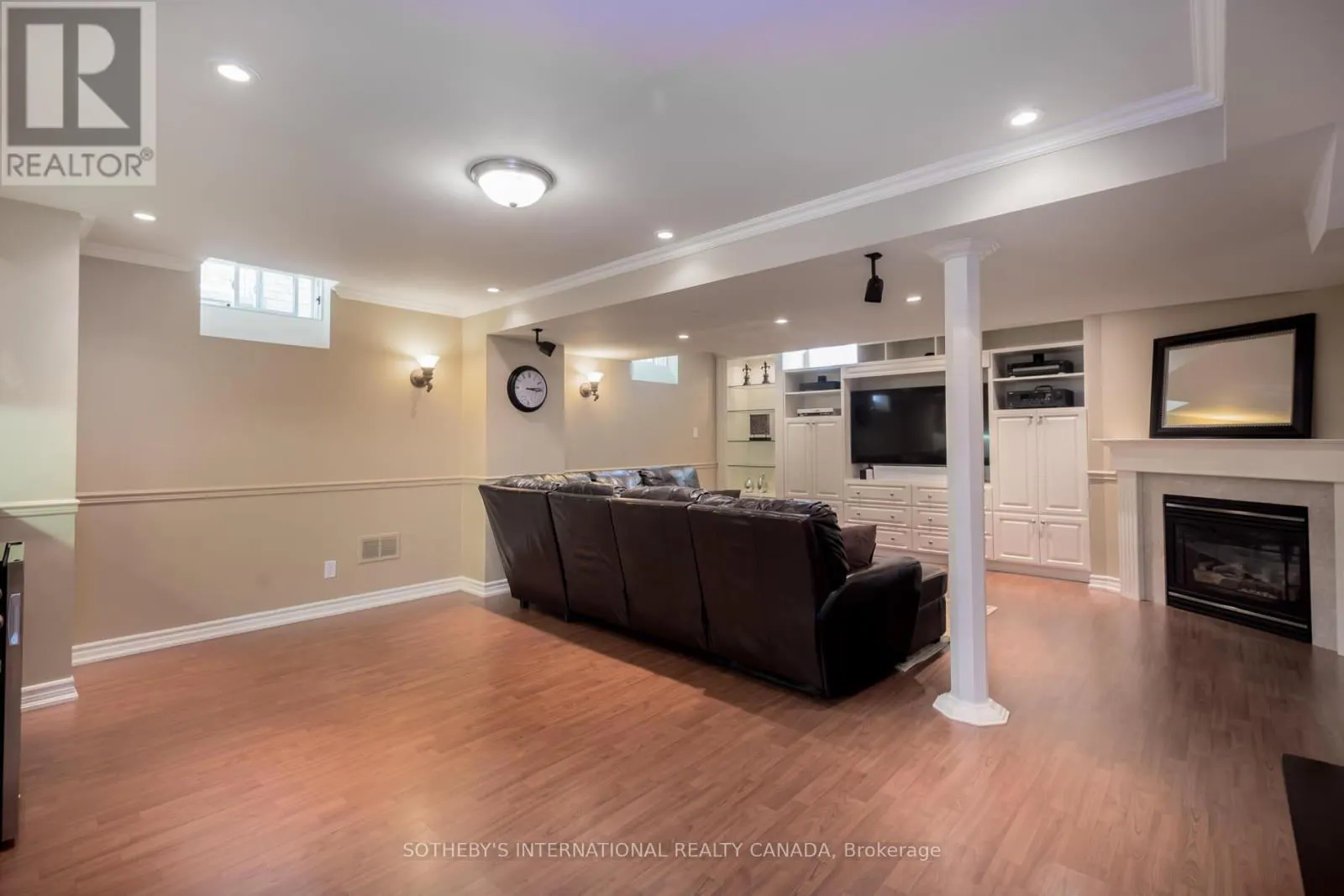16 SAINT CLARE BOULEVARD