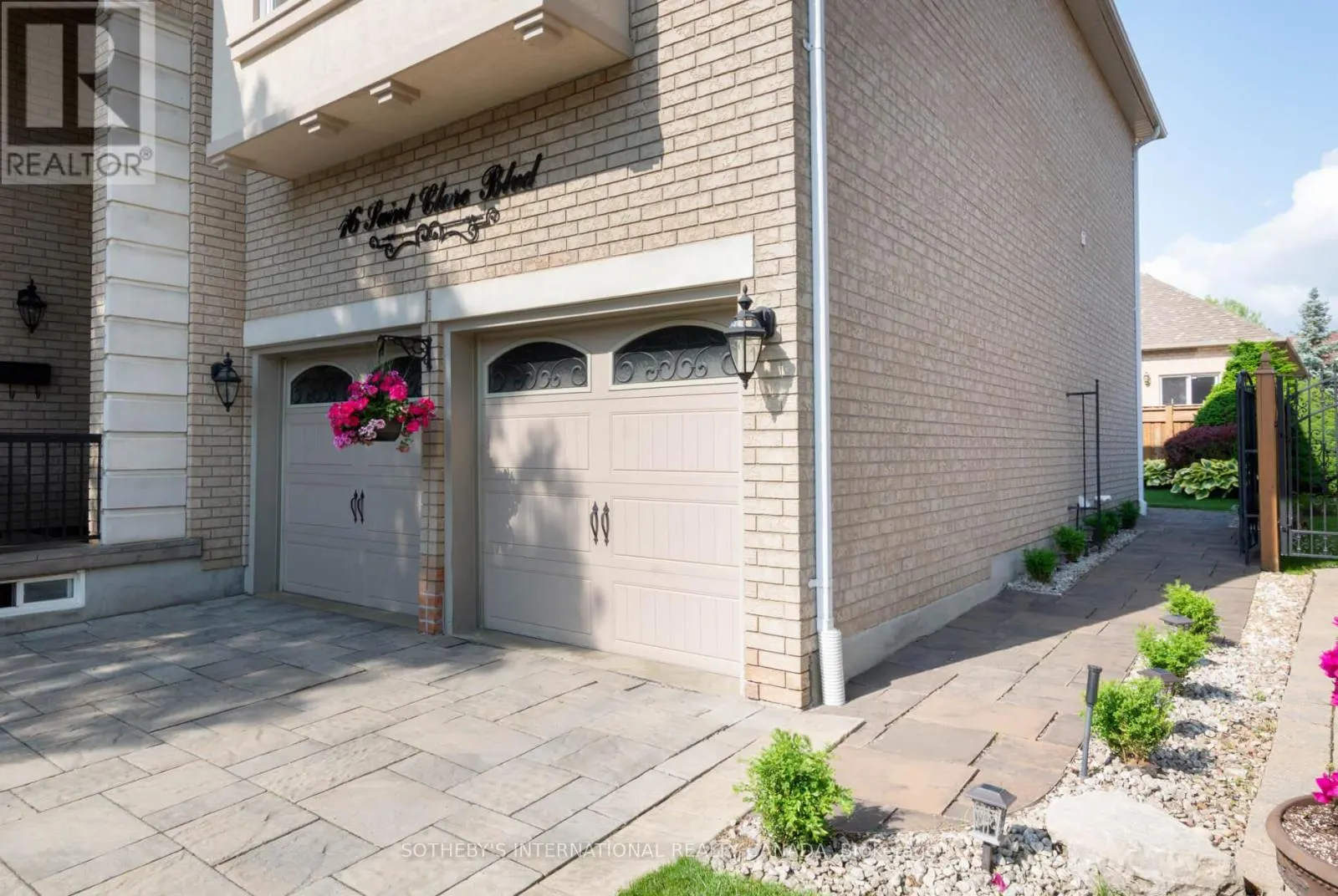 16 SAINT CLARE BOULEVARD