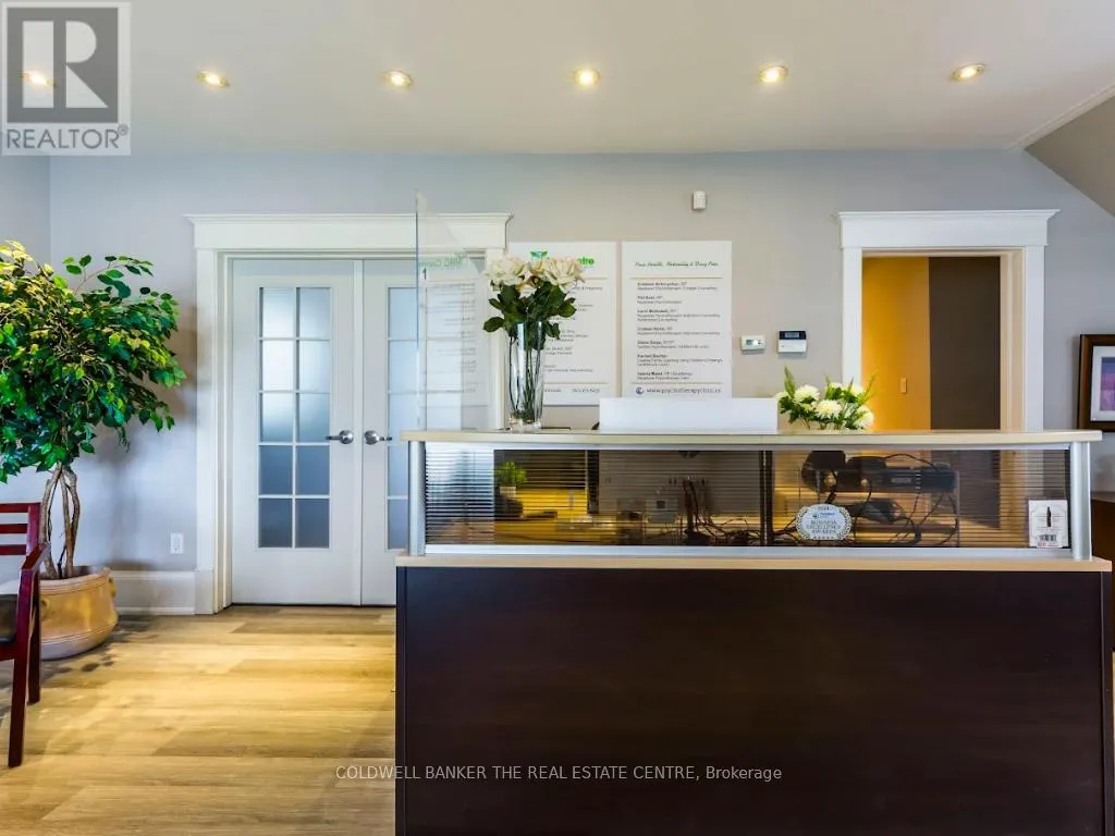 MAIN - RM 2 - 2174 MAJOR MACKENZIE DRIVE W