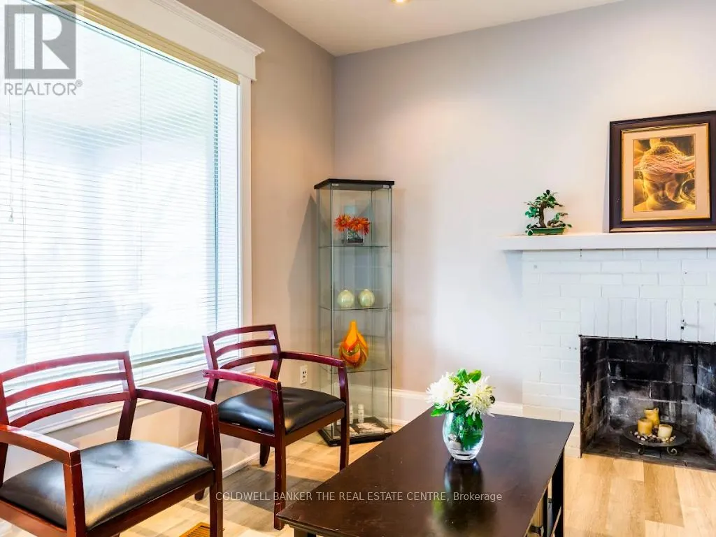 MAIN - RM 2 - 2174 MAJOR MACKENZIE DRIVE W