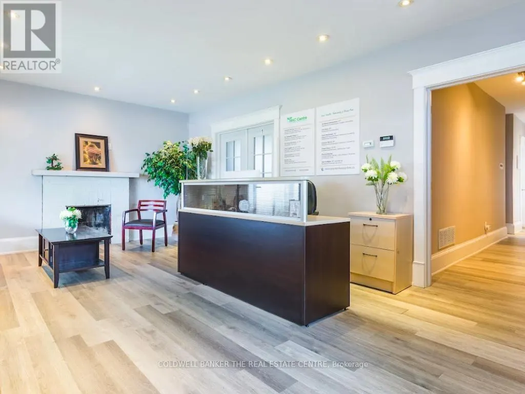 MAIN - RM 2 - 2174 MAJOR MACKENZIE DRIVE W