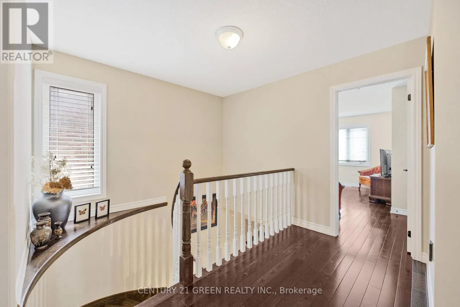 238 KING STREET S