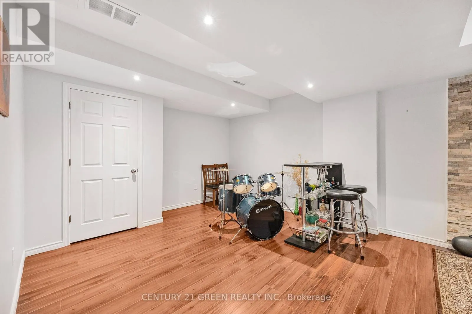 238 KING STREET S