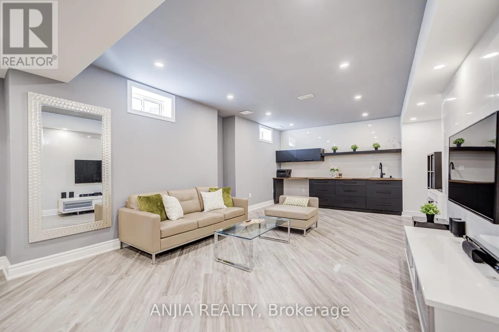 27 MIKE BOSHEVSKI COURT