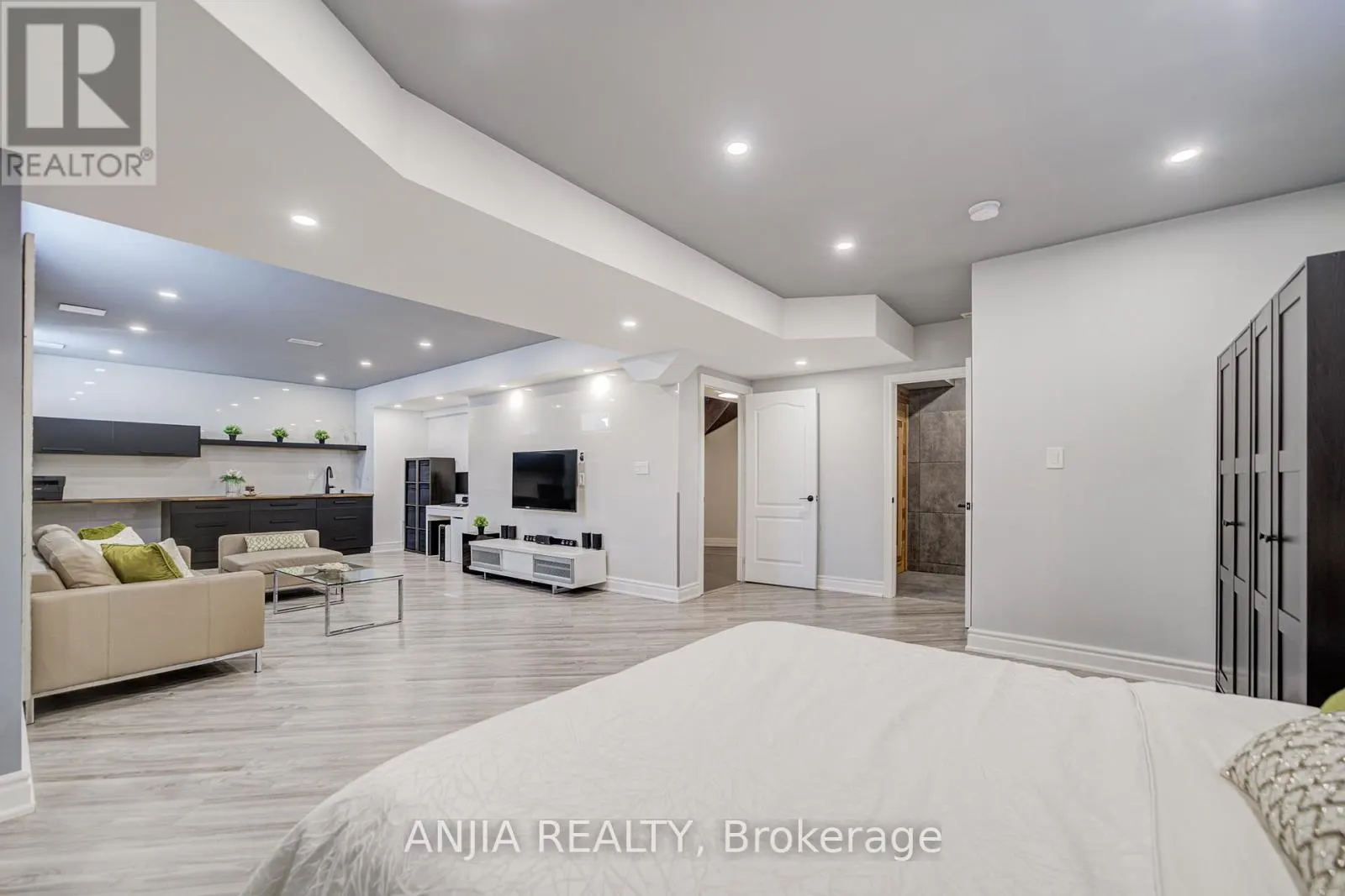 27 MIKE BOSHEVSKI COURT