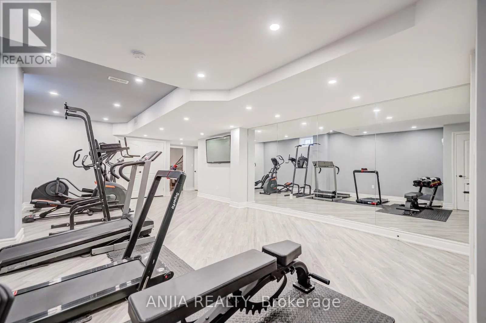 27 MIKE BOSHEVSKI COURT