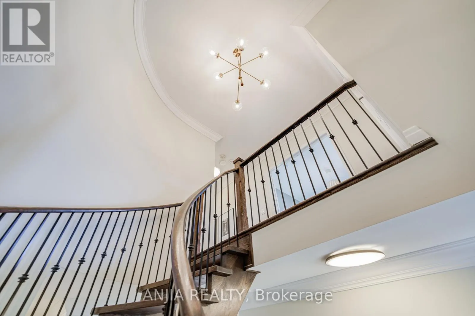 27 MIKE BOSHEVSKI COURT