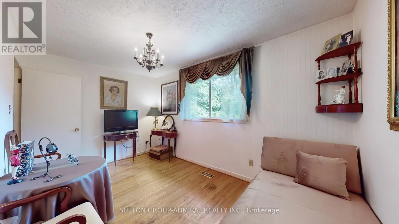 11 ROTHSAY ROAD