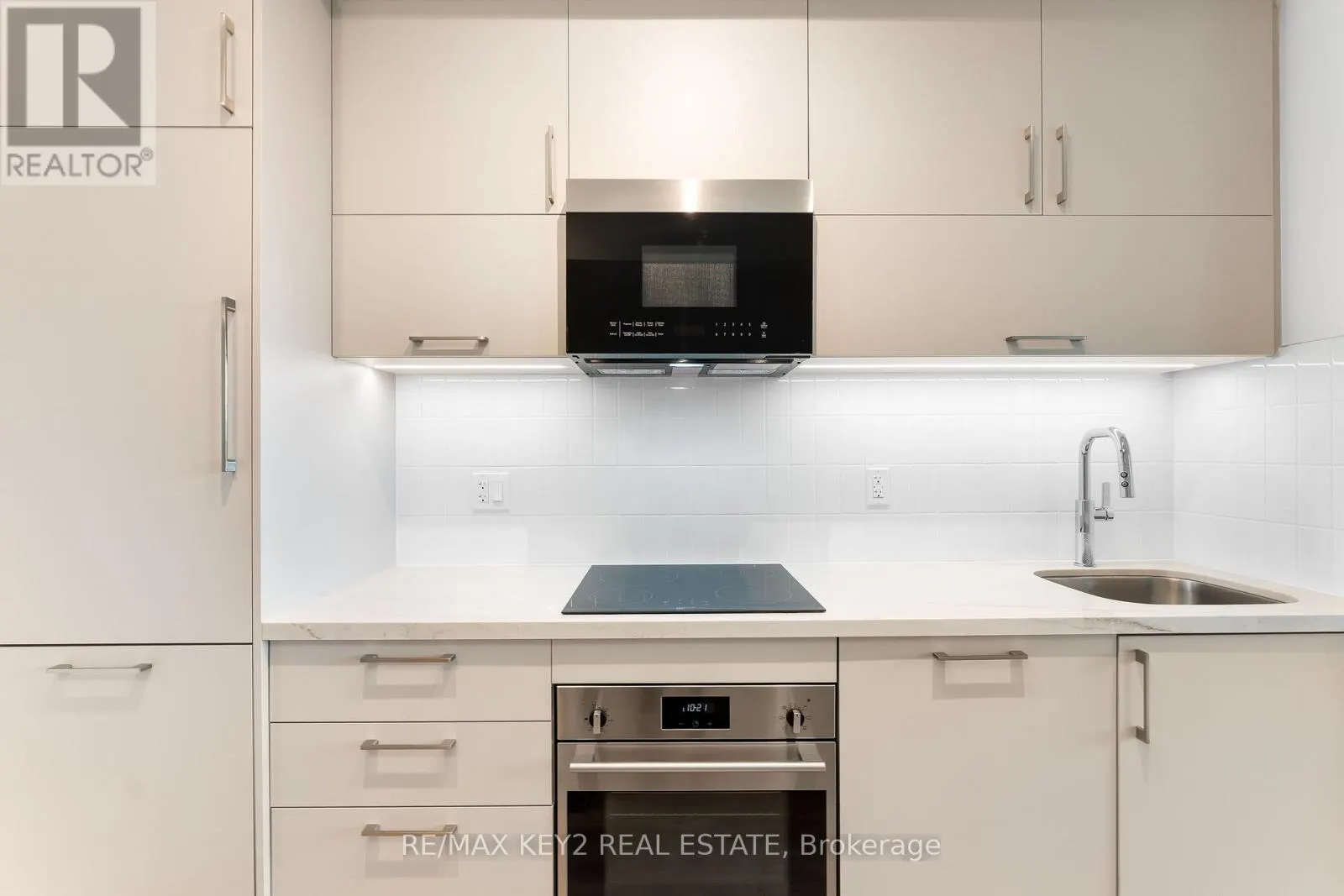 E1511 - 56 ANDRE DE GRASSE STREET