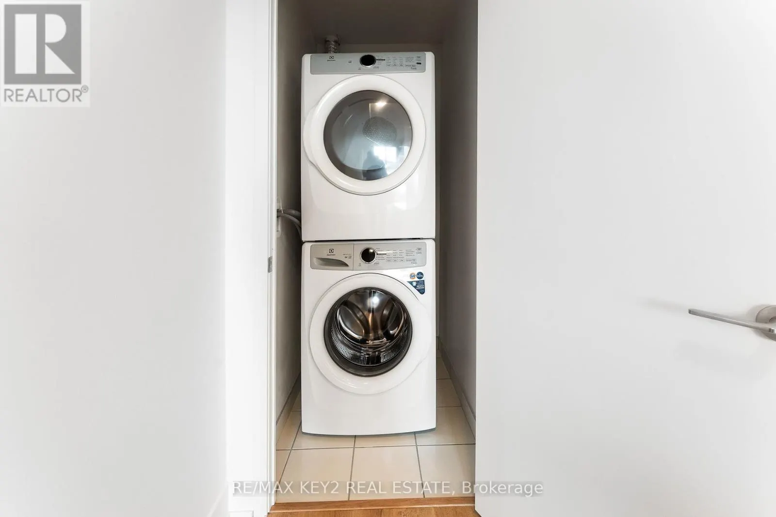 E1511 - 56 ANDRE DE GRASSE STREET
