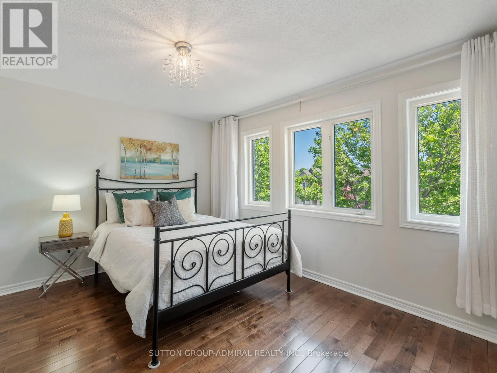 10 AUBURNDALE DRIVE