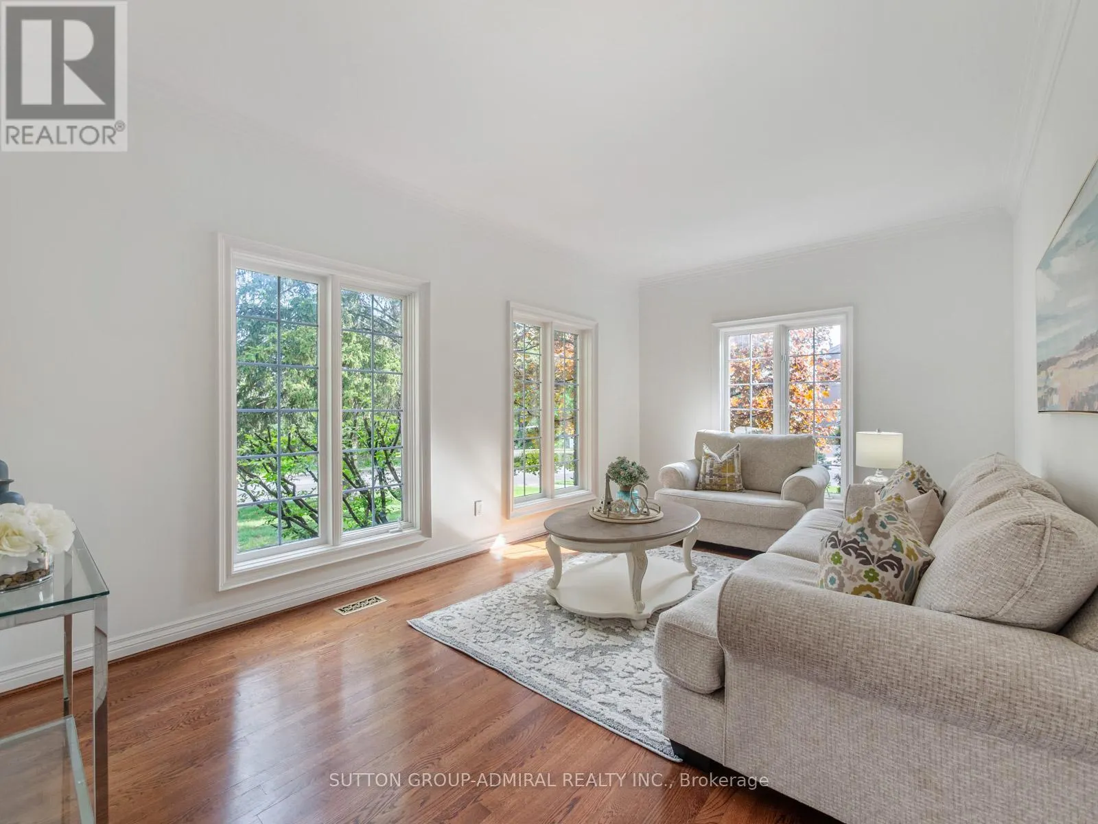 8 TIVOLI AVENUE
