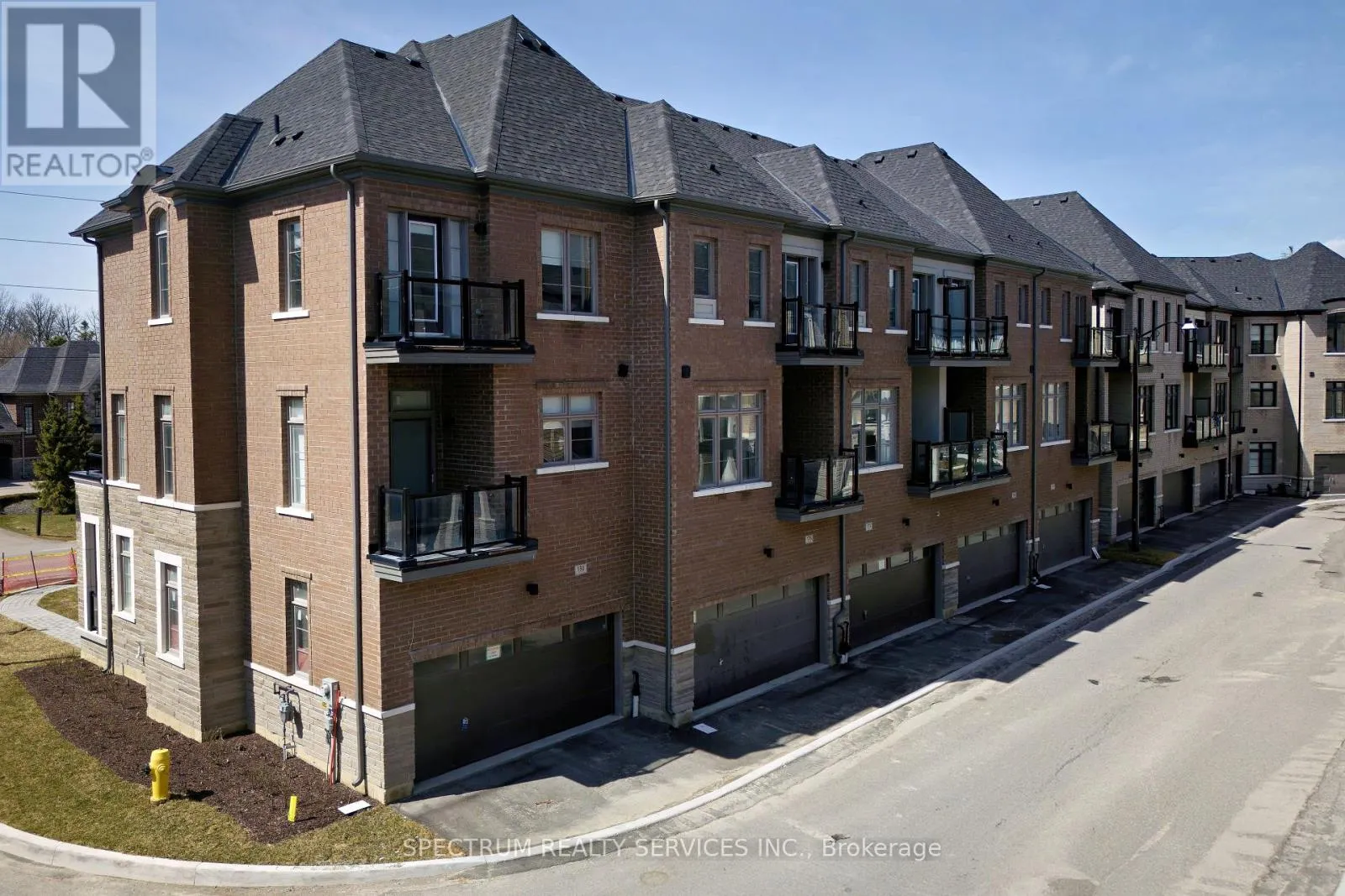 176 DE LA ROCHE DRIVE