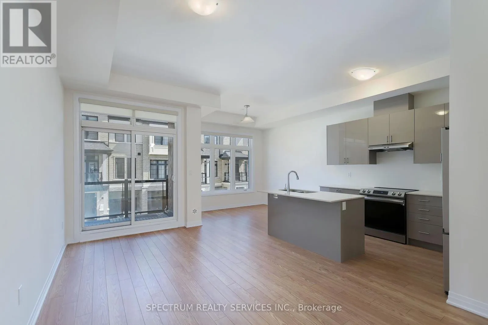 176 DE LA ROCHE DRIVE