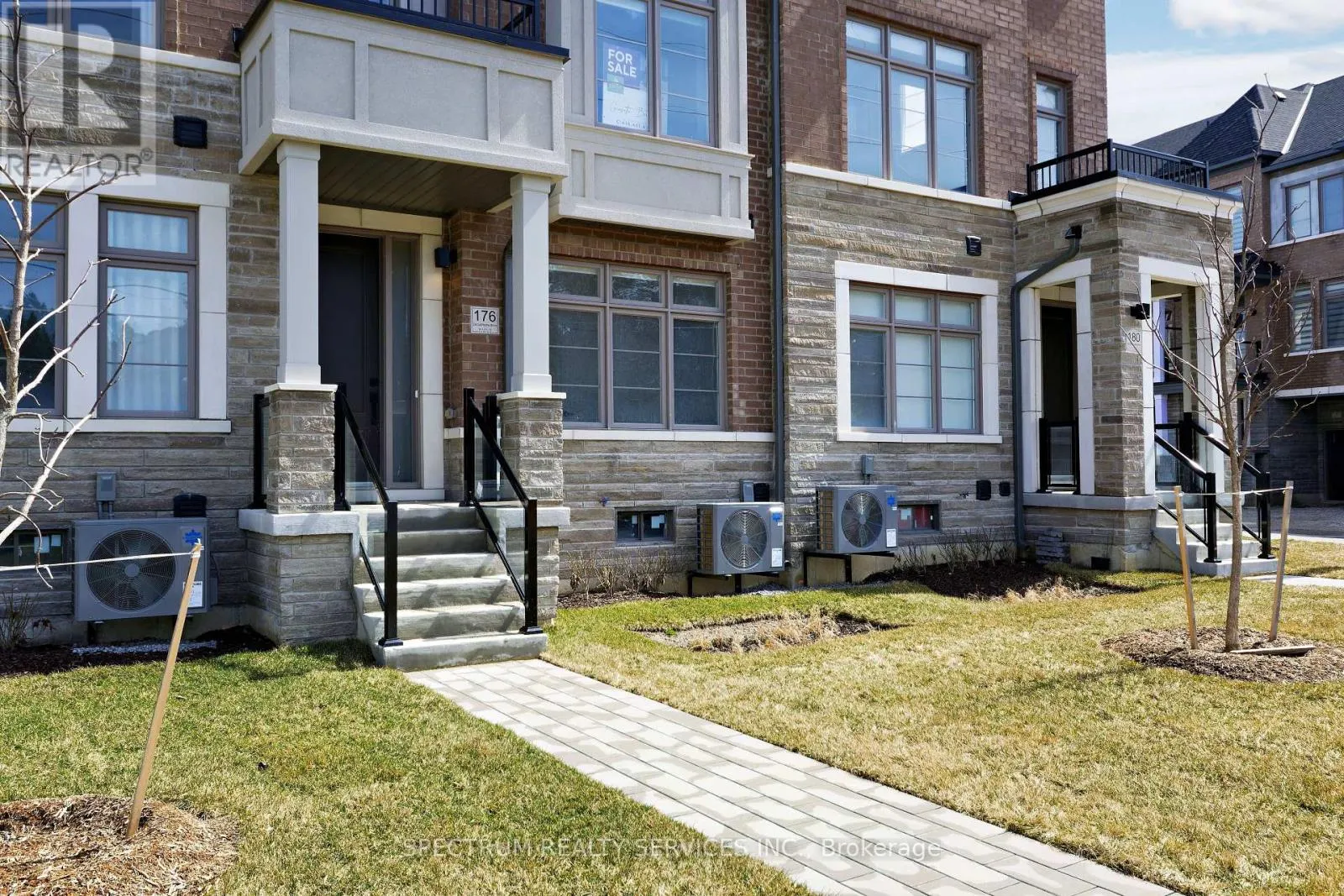 176 DE LA ROCHE DRIVE
