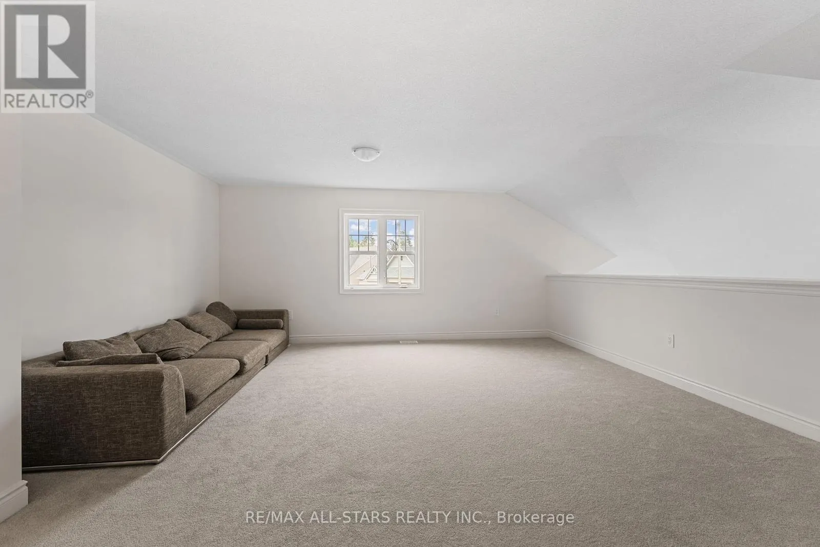 4 PALMIRA DRIVE