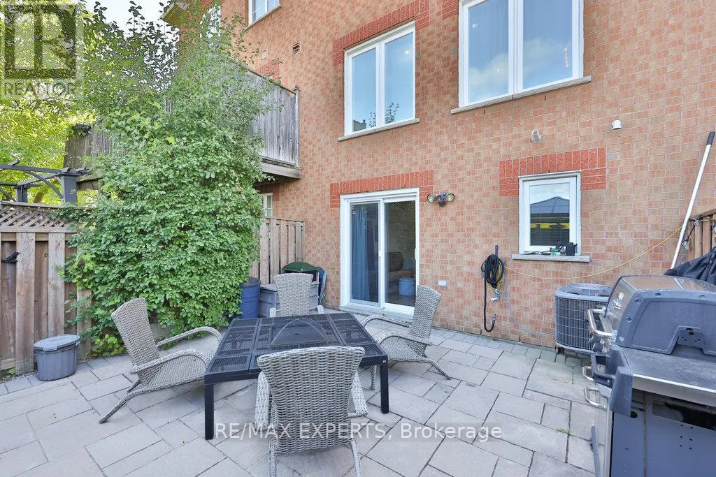 46 LUCENA CRESCENT