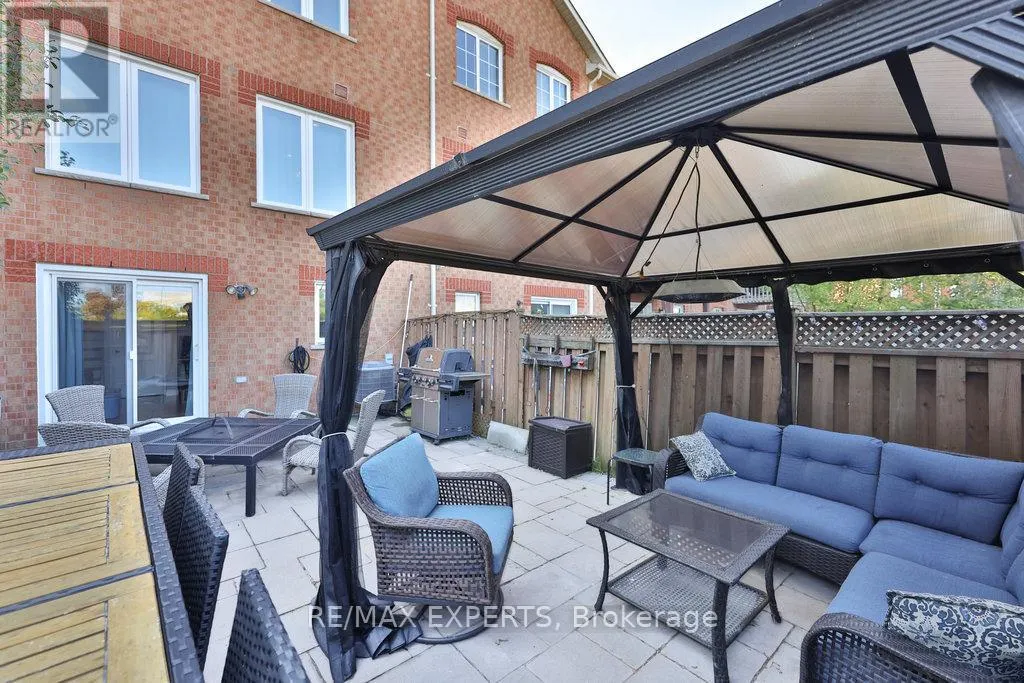 46 LUCENA CRESCENT