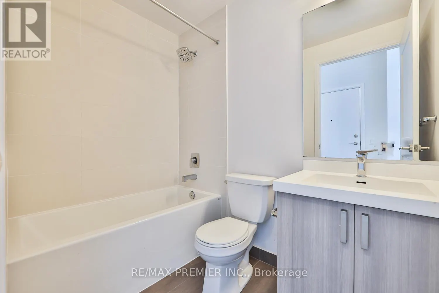 1504 - 7895 JANE STREET