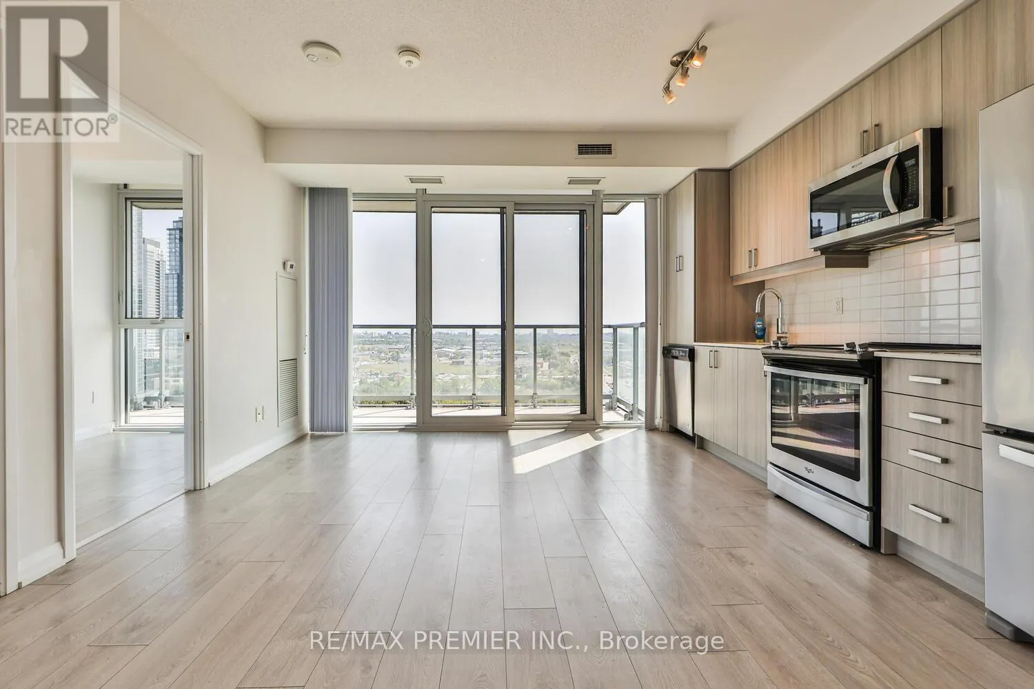 1504 - 7895 JANE STREET
